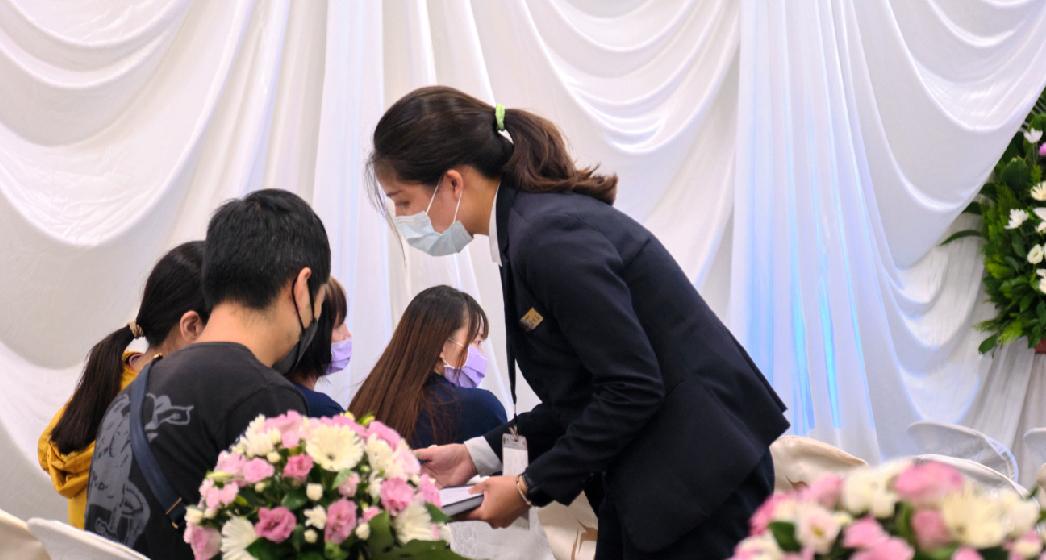 陪伴著家屬給親友答禮真讓人備感溫馨_1000x535.jpg